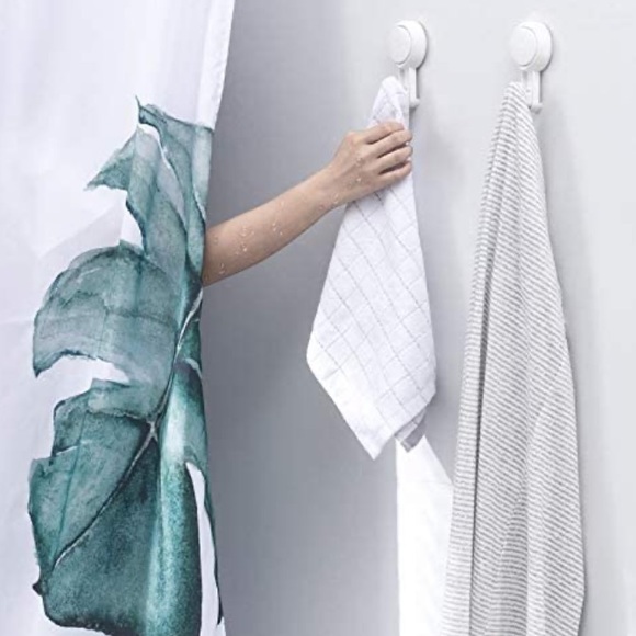 LUXEAR Other - 🪝 NEW IN BOX! SET OF 3 WHITE SUCTION CUP HOOKS